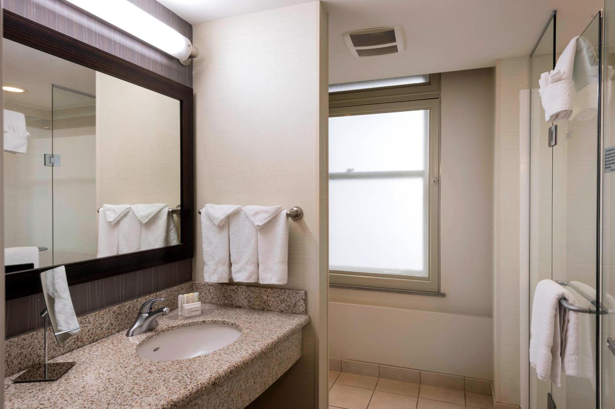 Hotel Courtyard By Marriott Tulsa Downtown Extérieur photo